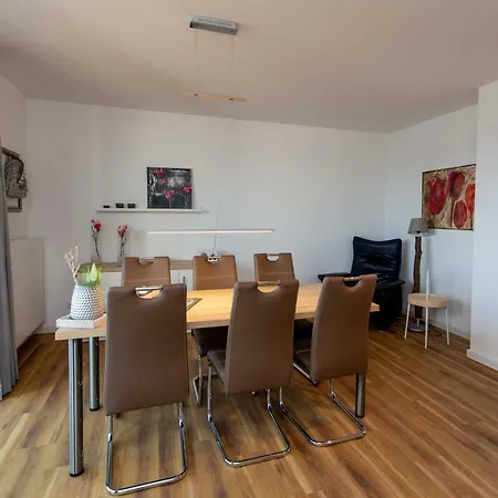Becci's P6a8 Apartment